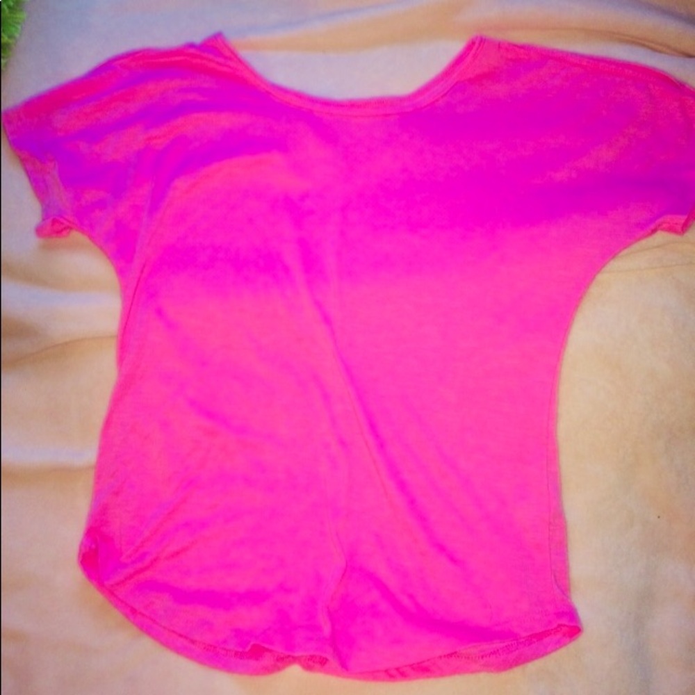 Midd cut out shirt